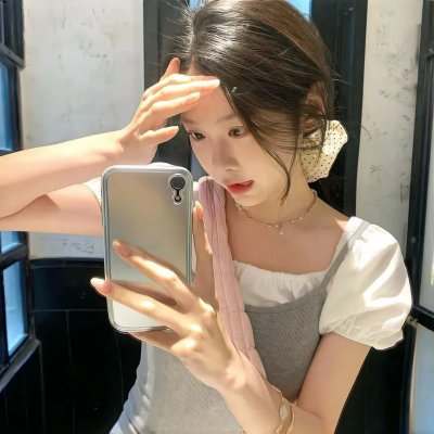 戴金色面具的男子